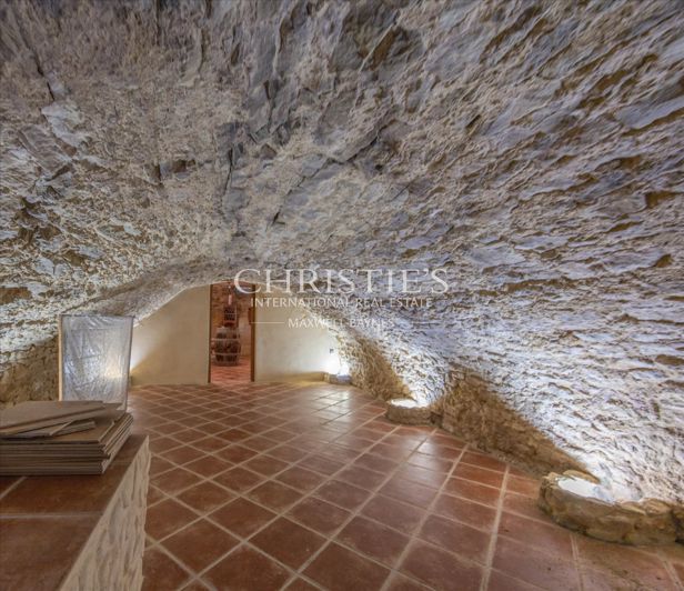 Image No.17-5 Bed House for sale