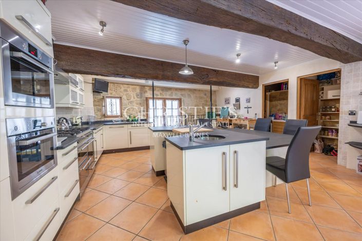 Image No.9-5 Bed House for sale