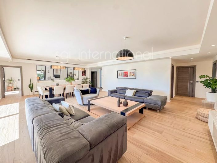 Image No.5-5 Bed House for sale