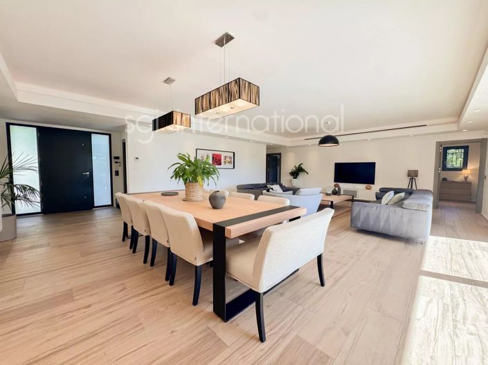 Image No.6-5 Bed House for sale