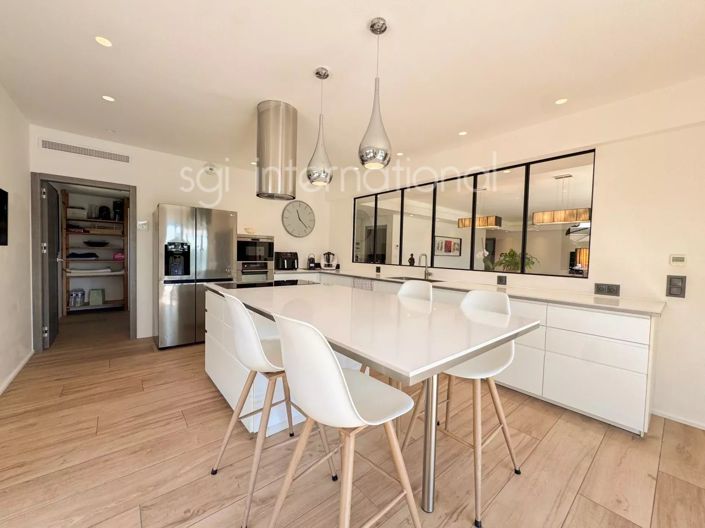 Image No.9-5 Bed House for sale