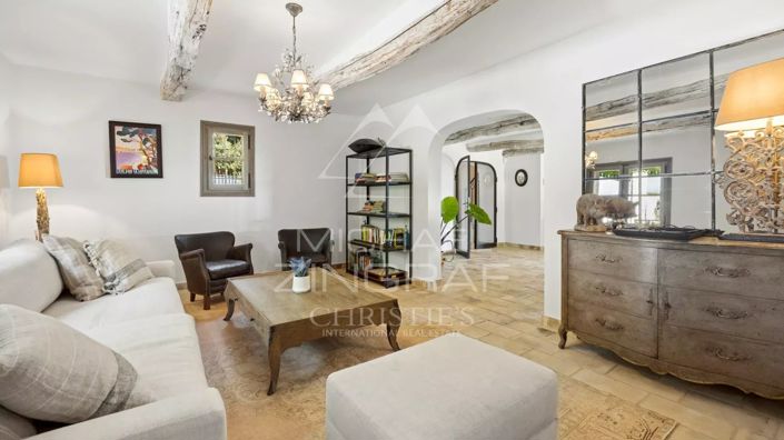 Image No.8-5 Bed House for sale
