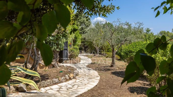Image No.17-5 Bed House for sale