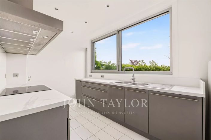 Image No.19-3 Bed Apartment for sale
