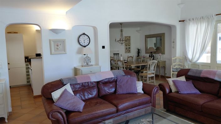 Image No.12-4 Bed Property for sale