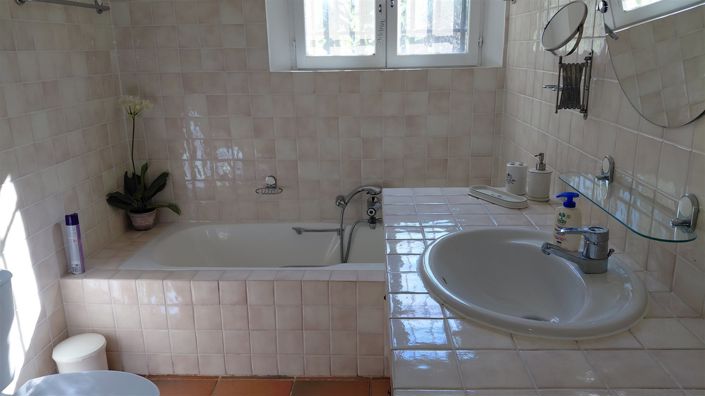 Image No.16-4 Bed Property for sale