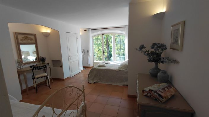 Image No.17-4 Bed Property for sale