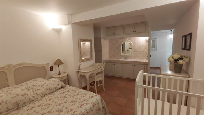 Image No.19-4 Bed Property for sale