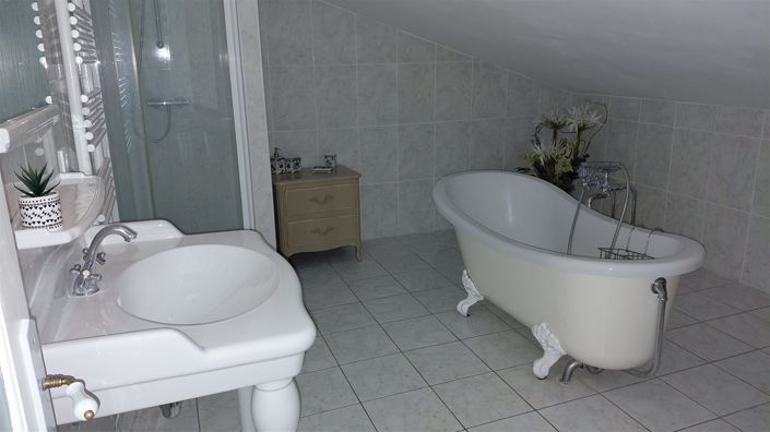 Image No.23-4 Bed Property for sale