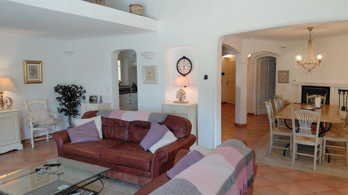 Image No.27-4 Bed Property for sale