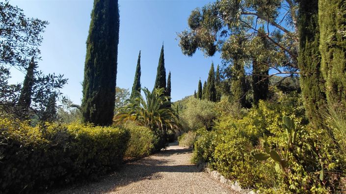 Image No.37-4 Bed Property for sale