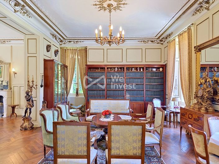Image No.7-19 Bed Property for sale