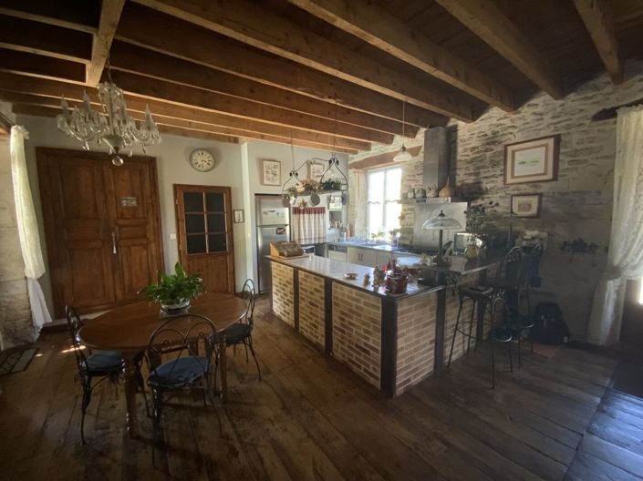 Image No.8-4 Bed Property for sale