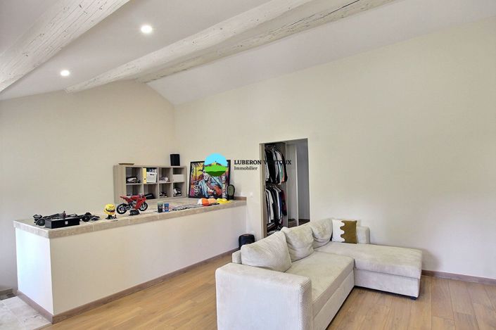 Image No.16-6 Bed House for sale