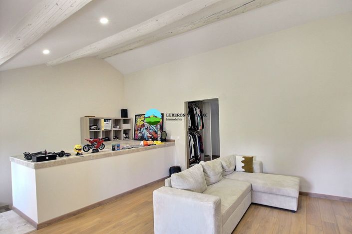 Image No.17-6 Bed House for sale