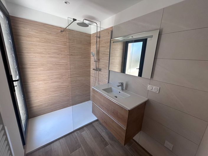 Image No.10-3 Bed House for sale
