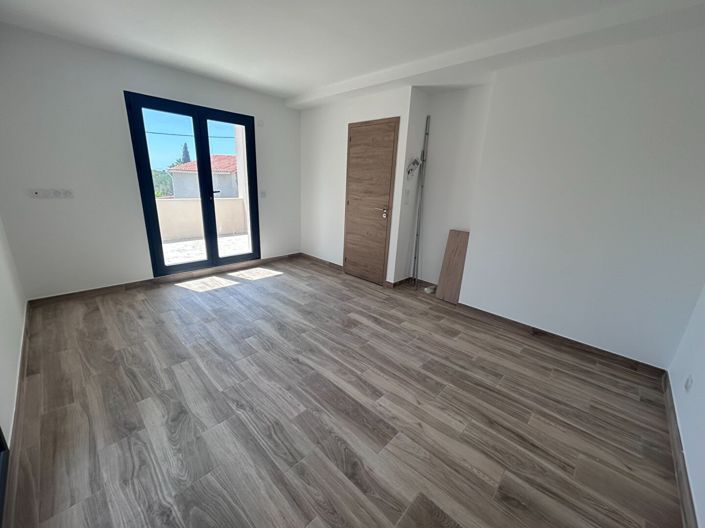 Image No.11-3 Bed House for sale