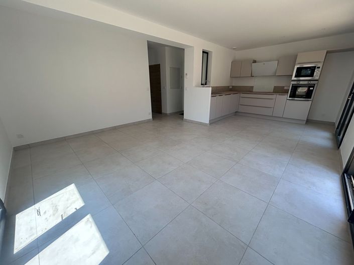 Image No.8-3 Bed House for sale
