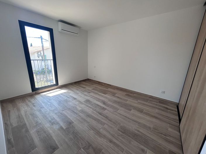 Image No.9-3 Bed House for sale