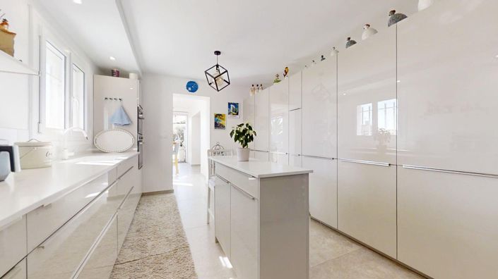 Image No.9-4 Bed House for sale