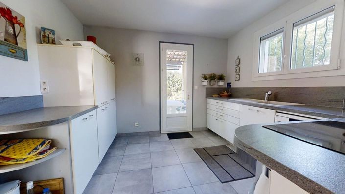 Image No.8-4 Bed House for sale
