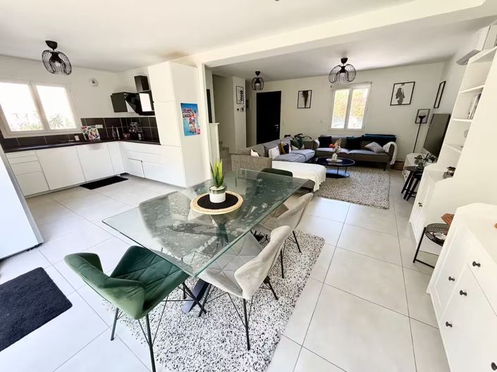Image No.2-3 Bed House for sale