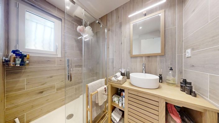 Image No.9-2 Bed House for sale