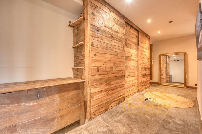 Image No.25-5 Bed Property for sale
