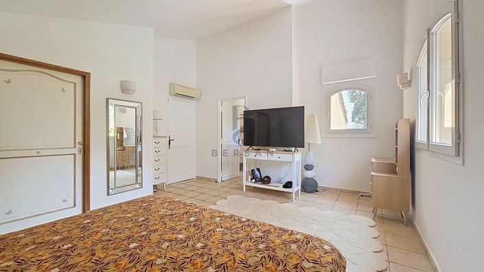Image No.16-3 Bed House for sale