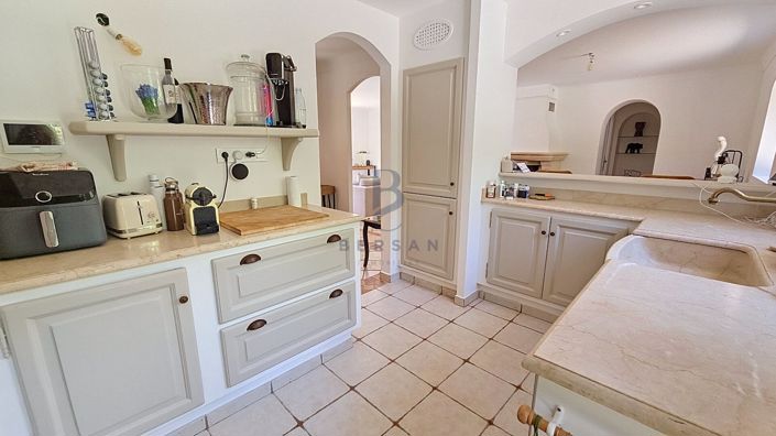 Image No.9-3 Bed House for sale