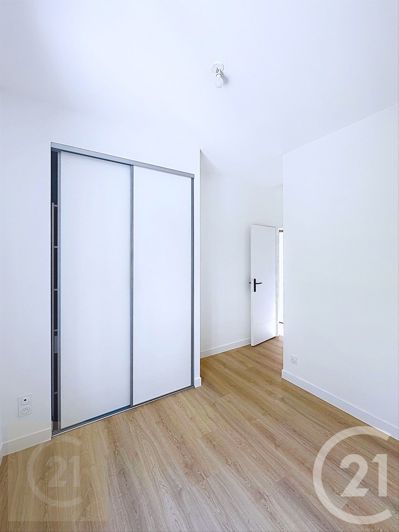 Image No.17-3 Bed House for sale