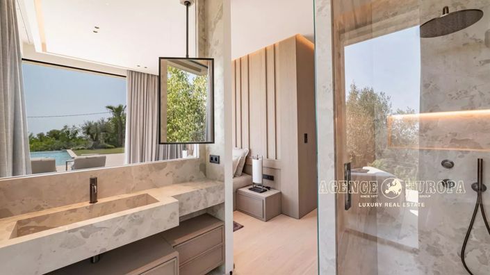 Image No.18-5 Bed House for sale