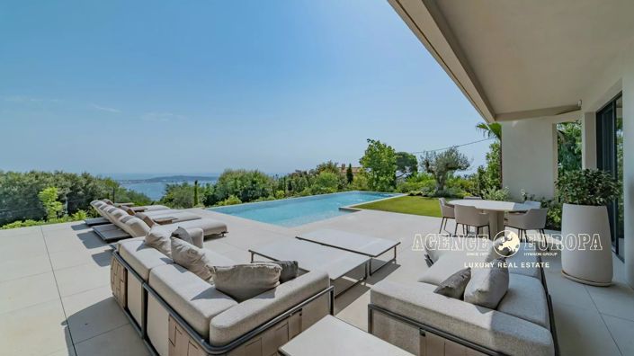 Image No.8-5 Bed House for sale
