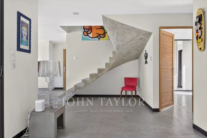 Image No.11-5 Bed House for sale