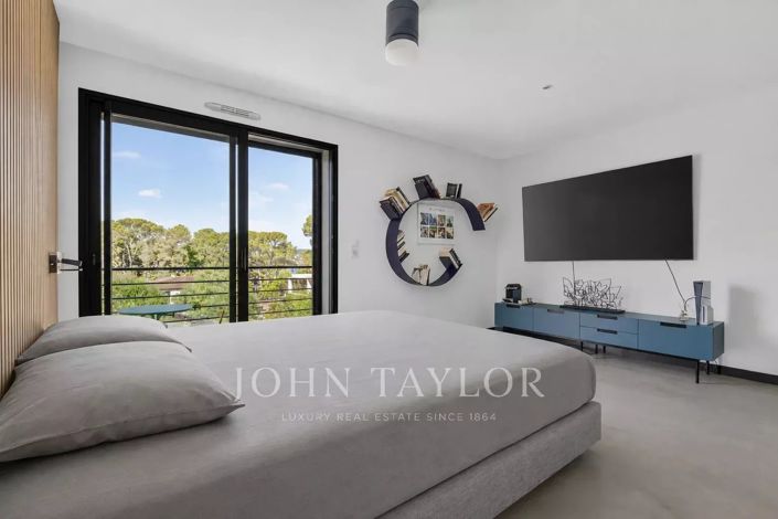 Image No.15-5 Bed House for sale
