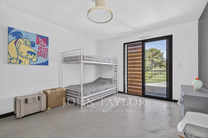 Image No.16-5 Bed House for sale