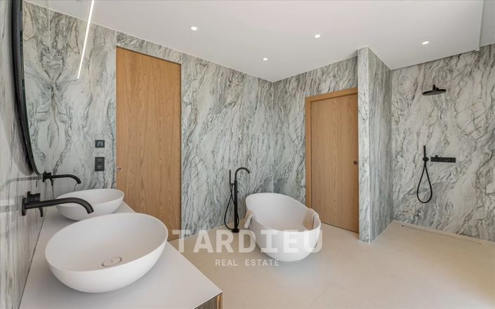 Image No.12-6 Bed House for sale
