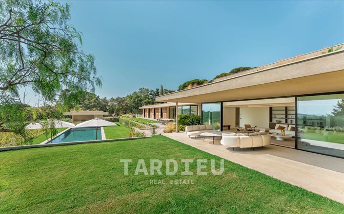 Image No.2-6 Bed House for sale