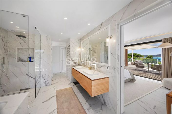 Image No.12-7 Bed House for sale