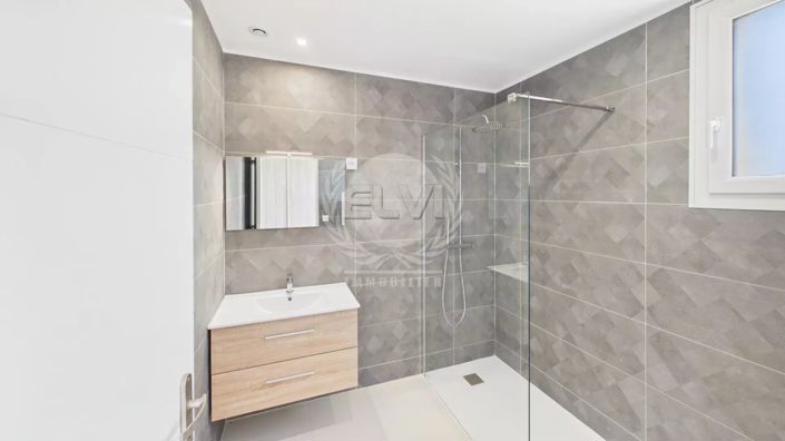Image No.16-5 Bed House for sale