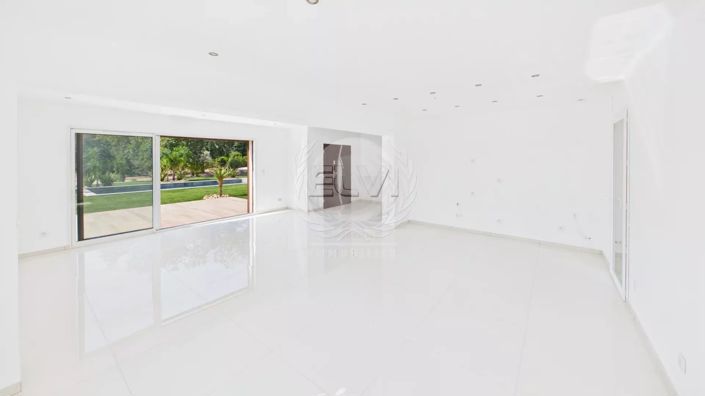 Image No.5-5 Bed House for sale