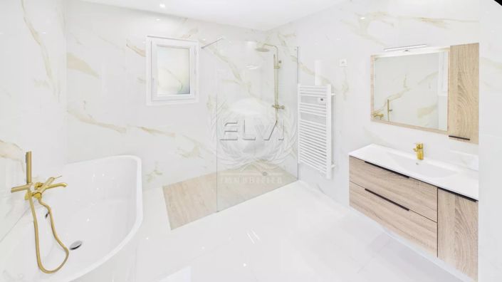 Image No.8-5 Bed House for sale