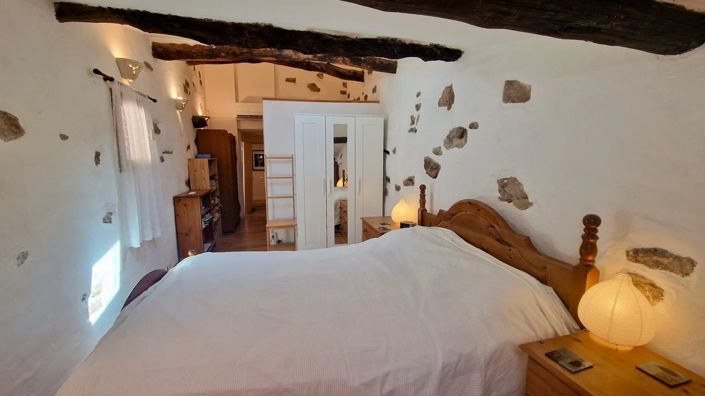 Image No.12-4 Bed House for sale
