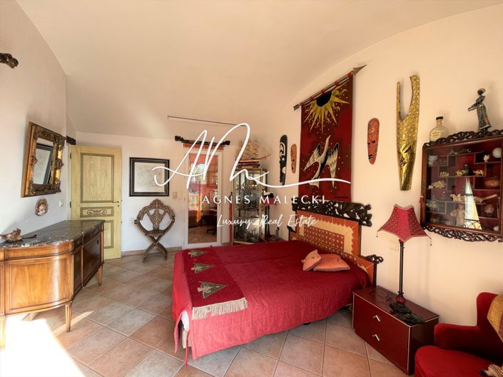 Image No.10-3 Bed House for sale