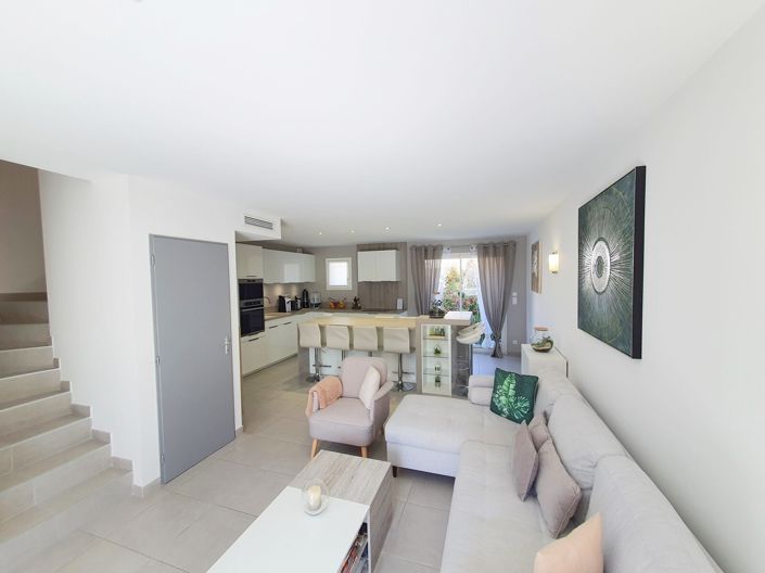 Image No.11-3 Bed House for sale