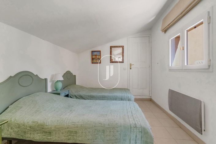 Image No.19-4 Bed House for sale