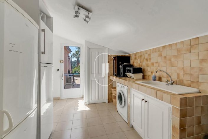 Image No.20-4 Bed House for sale