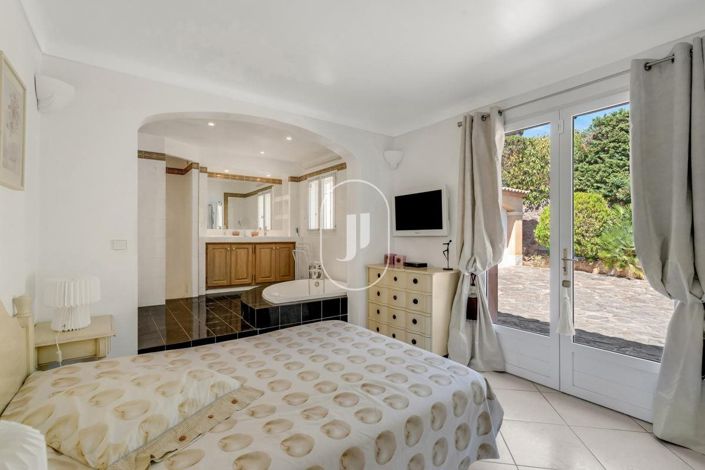 Image No.6-4 Bed House for sale