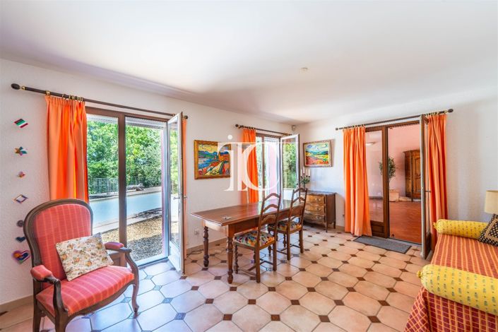 Image No.10-3 Bed House for sale