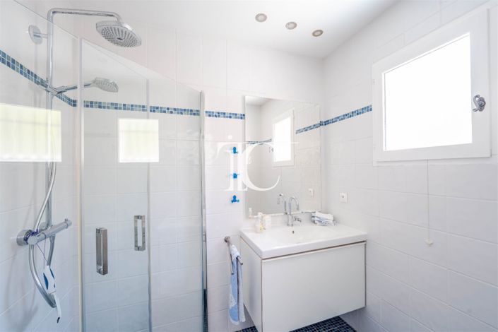 Image No.14-3 Bed House for sale